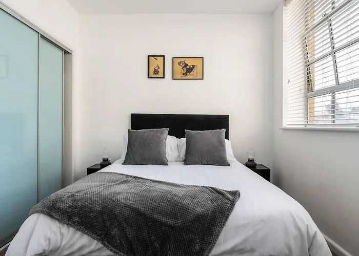 Central 2 Bed Pavilion Apartment