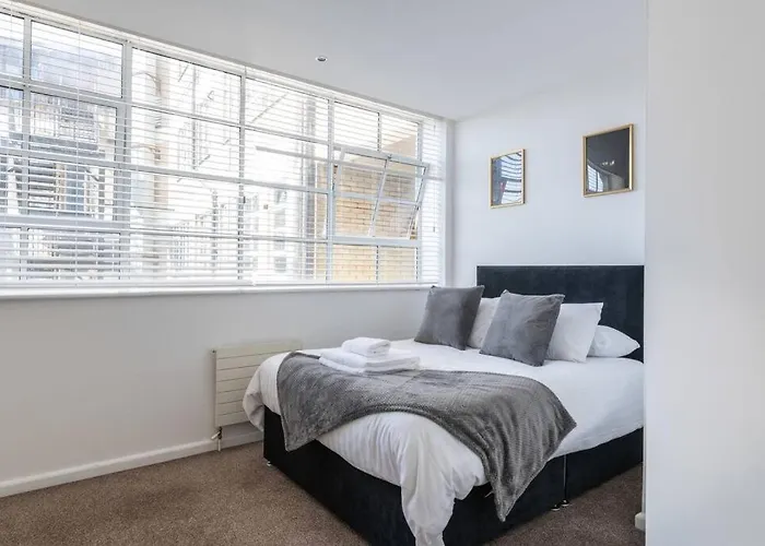 Central 2 Bed Pavilion Apartment